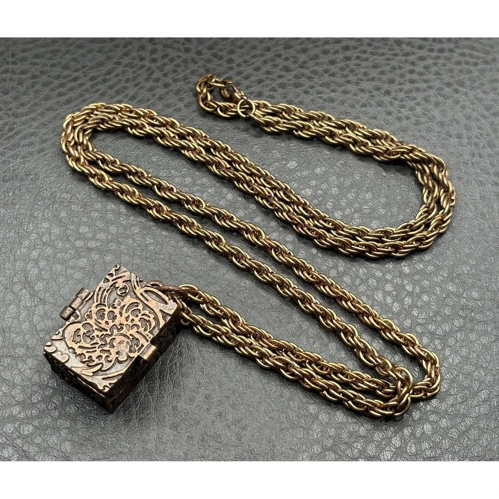 VTG Ornate Filigree Locket Box Interior Key Copper Tone Pendant Necklace 32